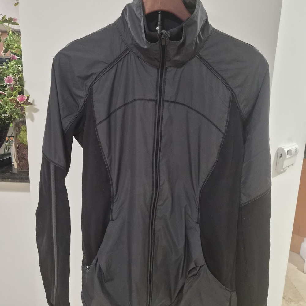 lululemon athletica Women Charcoal And Black Windbreaker Size 10
